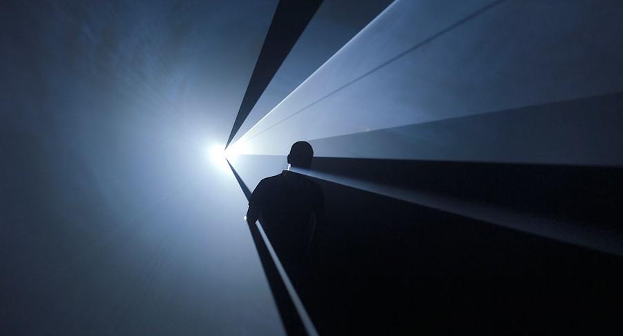 Anthony McCall You and I Horizontal 2006 Installation view Courtesy Institute d’Art Contemporain Villeurbanne / photo Blaise Adilon