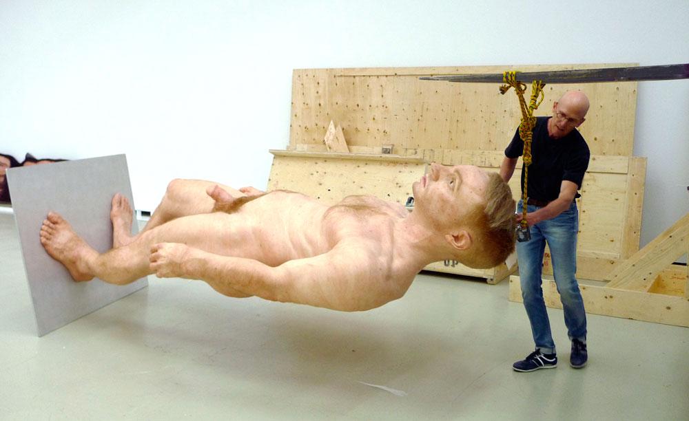 Evan Penny during the installation of <em>Jim Revisited</em>, 2011, at Kunsthalle Tübingen in June 2011 / photo courtesy Evan Penny