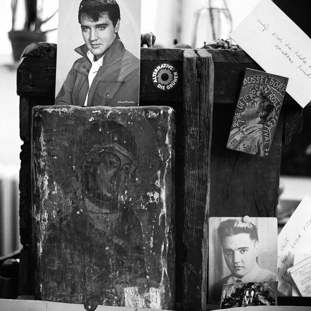 Robert Duchesnay <em>Russian religious icon surrounded by photographs of a 20th-century cultural icon, Elvis Presley</em> 1984