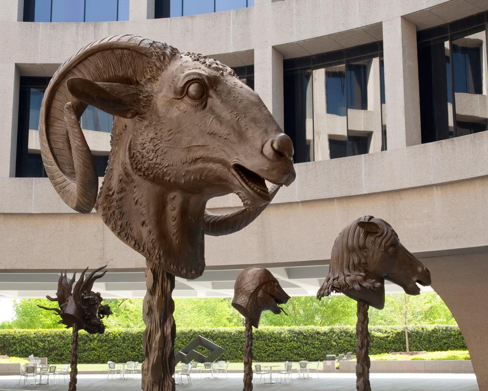 Ai Weiwei <em>Circle of Animals/Zodiac Heads</em> 2010 Installation view Courtesy AW Asia and Hirshhorn Museum, Washington / photo Cathy Carver 