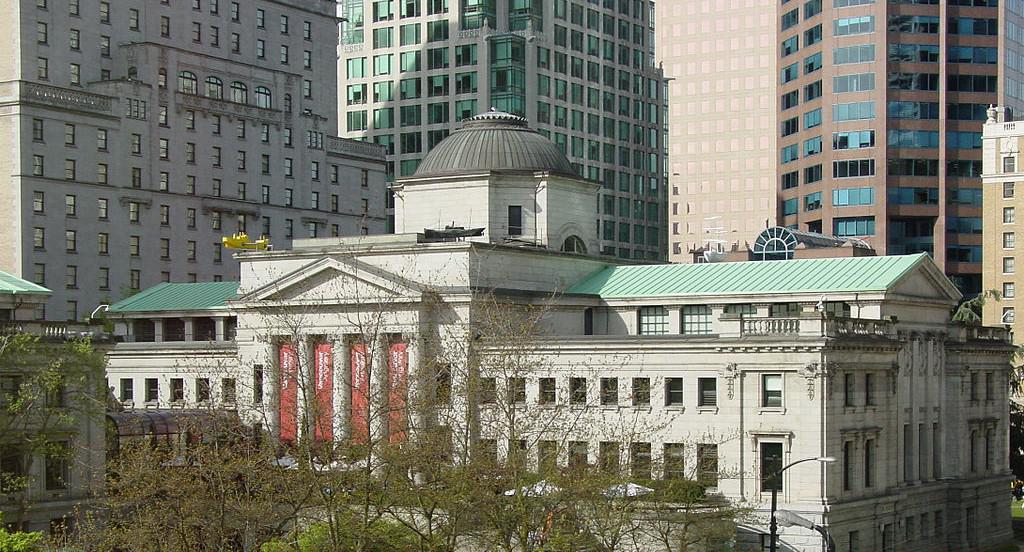 The Vancouver Art Gallery, photographed from the corner of Robson and Howe / photo by Jason Vanderhill via Wikimedia