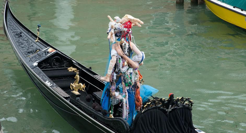 Raphaëlle de Groot's performance during the preview week for the Venice Biennale Courtesy Galerie de l'UQAM / photo Gwenaël Bélanger